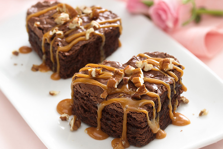 Caramel drizzled brownie hearts