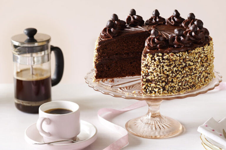 Easy Cake Decorating Ideas | Baking Tips | Betty Crocker UK