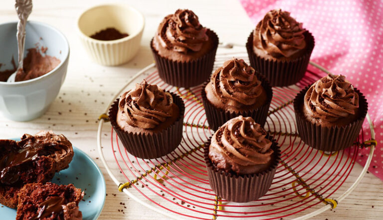 Easy Chocolate Cupcakes with Icing Recipe | Betty Crocker UK